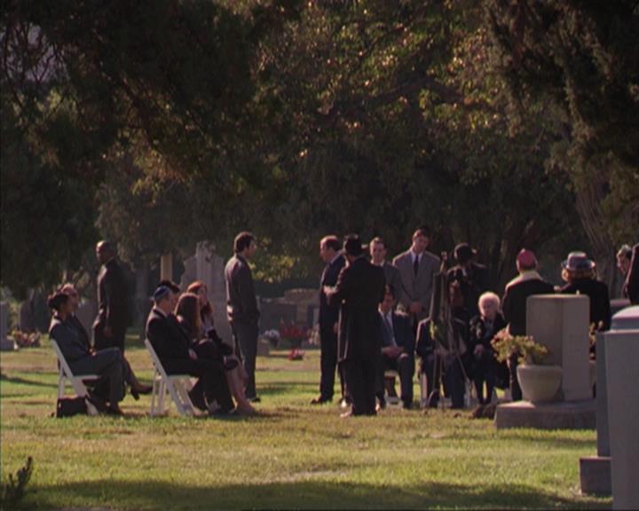 Charmed-Online-dot-316DeathTakesAHalliwell1835.jpg Charmed-Online-dot-316DeathTakesAHalliwell1835.jpg