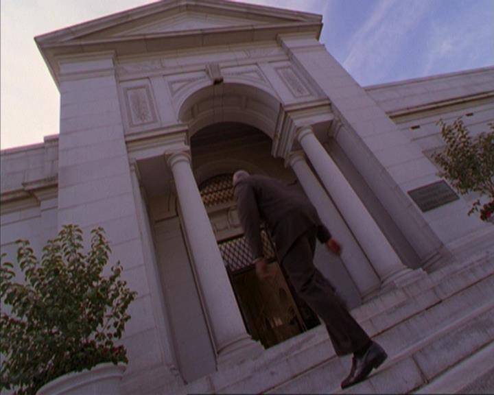 Charmed-Online-dot-316DeathTakesAHalliwell1844.jpg Charmed-Online-dot-316DeathTakesAHalliwell1844.jpg