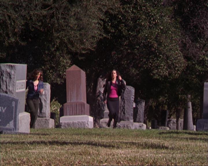 Charmed-Online-dot-316DeathTakesAHalliwell1848.jpg Charmed-Online-dot-316DeathTakesAHalliwell1848.jpg