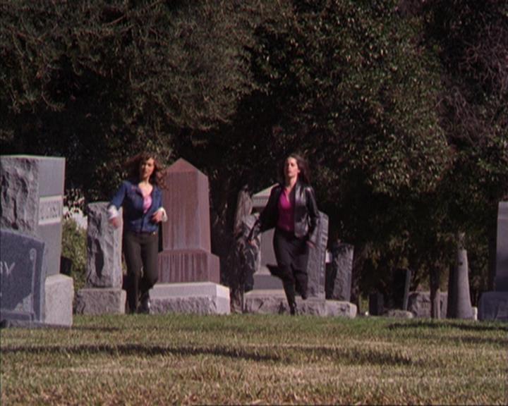 Charmed-Online-dot-316DeathTakesAHalliwell1849.jpg Charmed-Online-dot-316DeathTakesAHalliwell1849.jpg