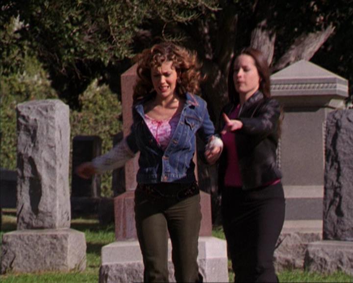 Charmed-Online-dot-316DeathTakesAHalliwell1851.jpg