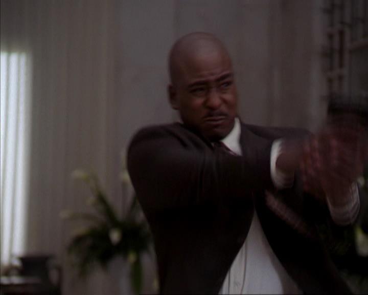 Charmed-Online-dot-316DeathTakesAHalliwell1873.jpg Charmed-Online-dot-316DeathTakesAHalliwell1873.jpg