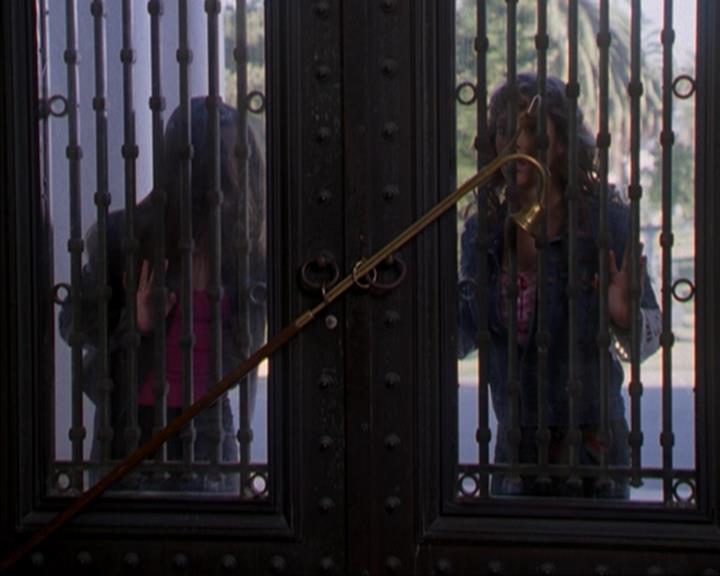 Charmed-Online-dot-316DeathTakesAHalliwell1890.jpg Charmed-Online-dot-316DeathTakesAHalliwell1890.jpg