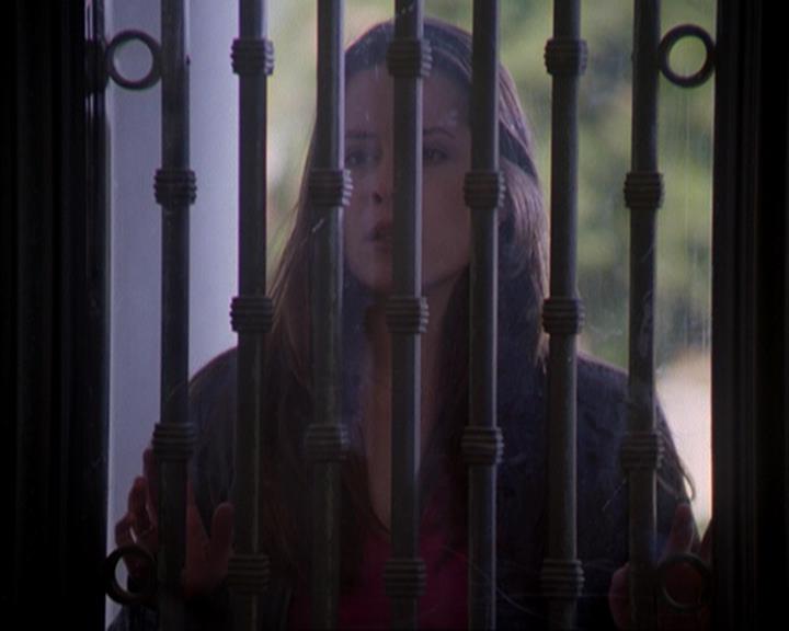 Charmed-Online-dot-316DeathTakesAHalliwell1896.jpg Charmed-Online-dot-316DeathTakesAHalliwell1896.jpg