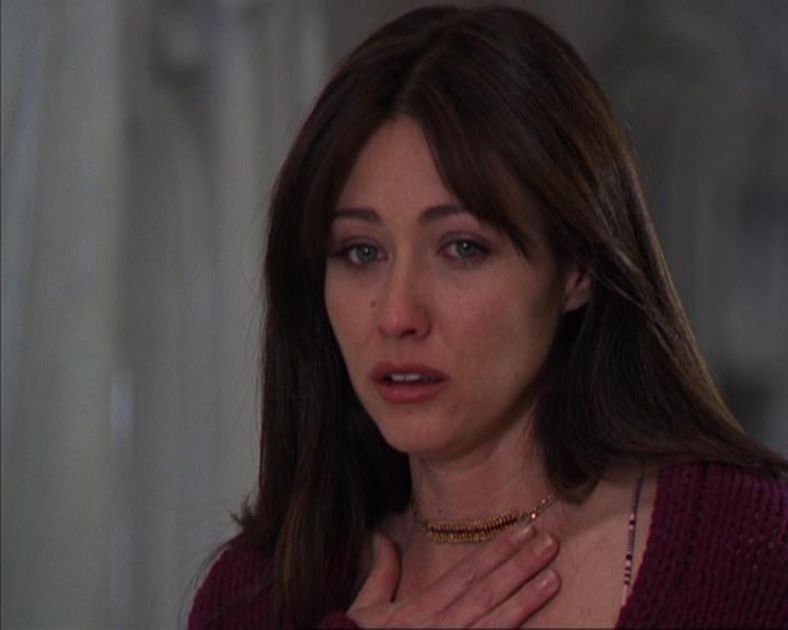 Charmed-Online-dot-316DeathTakesAHalliwell1961.jpg Charmed-Online-dot-316DeathTakesAHalliwell1961.jpg