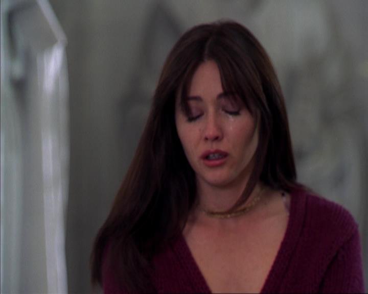 Charmed-Online-dot-316DeathTakesAHalliwell1981.jpg Charmed-Online-dot-316DeathTakesAHalliwell1981.jpg