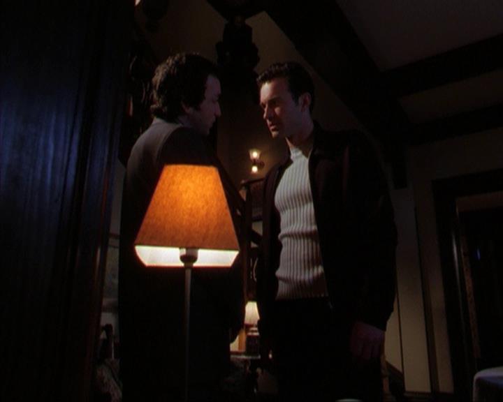 Charmed-Online-dot-316DeathTakesAHalliwell2035.jpg Charmed-Online-dot-316DeathTakesAHalliwell2035.jpg