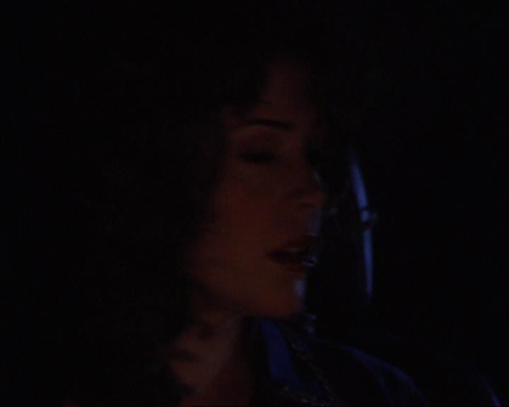 Charmed-Online-dot-316DeathTakesAHalliwell2052.jpg Charmed-Online-dot-316DeathTakesAHalliwell2052.jpg