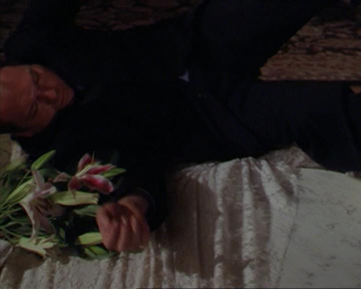 Charmed-Online-dot-316DeathTakesAHalliwell2060.jpg Charmed-Online-dot-316DeathTakesAHalliwell2060.jpg