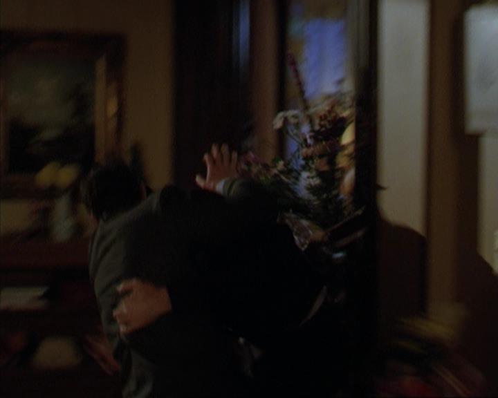 Charmed-Online-dot-316DeathTakesAHalliwell2065.jpg Charmed-Online-dot-316DeathTakesAHalliwell2065.jpg