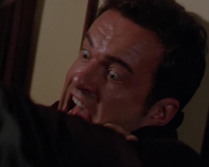 Charmed-Online-dot-316DeathTakesAHalliwell2075.jpg Charmed-Online-dot-316DeathTakesAHalliwell2075.jpg