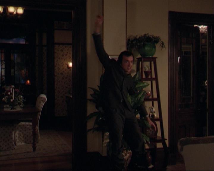 Charmed-Online-dot-316DeathTakesAHalliwell2079.jpg Charmed-Online-dot-316DeathTakesAHalliwell2079.jpg