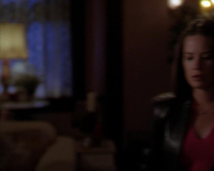 Charmed-Online-dot-316DeathTakesAHalliwell2110.jpg Charmed-Online-dot-316DeathTakesAHalliwell2110.jpg