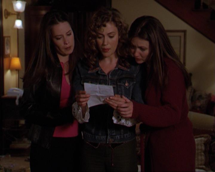 Charmed-Online-dot-316DeathTakesAHalliwell2143.jpg Charmed-Online-dot-316DeathTakesAHalliwell2143.jpg