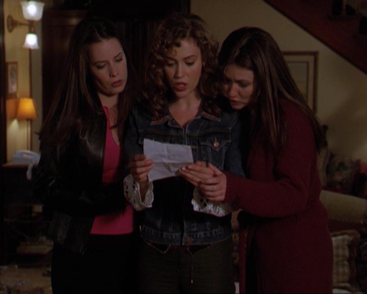 Charmed-Online-dot-316DeathTakesAHalliwell2144.jpg Charmed-Online-dot-316DeathTakesAHalliwell2144.jpg