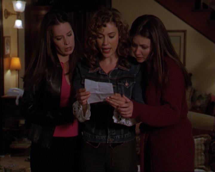 Charmed-Online-dot-316DeathTakesAHalliwell2145.jpg