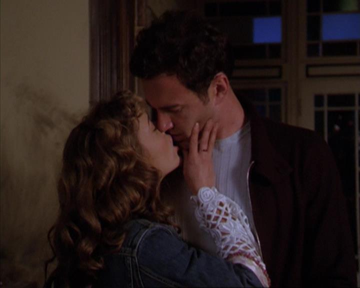 Charmed-Online-dot-316DeathTakesAHalliwell2160.jpg Charmed-Online-dot-316DeathTakesAHalliwell2160.jpg