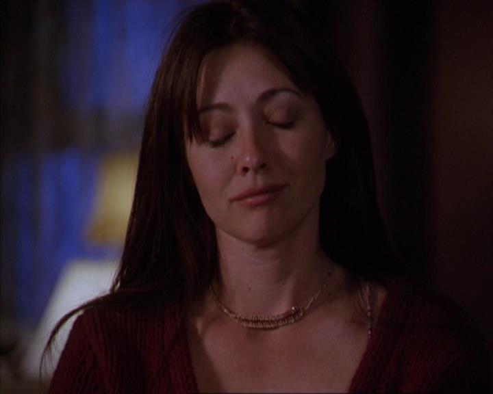 Charmed-Online-dot-316DeathTakesAHalliwell2173.jpg Charmed-Online-dot-316DeathTakesAHalliwell2173.jpg