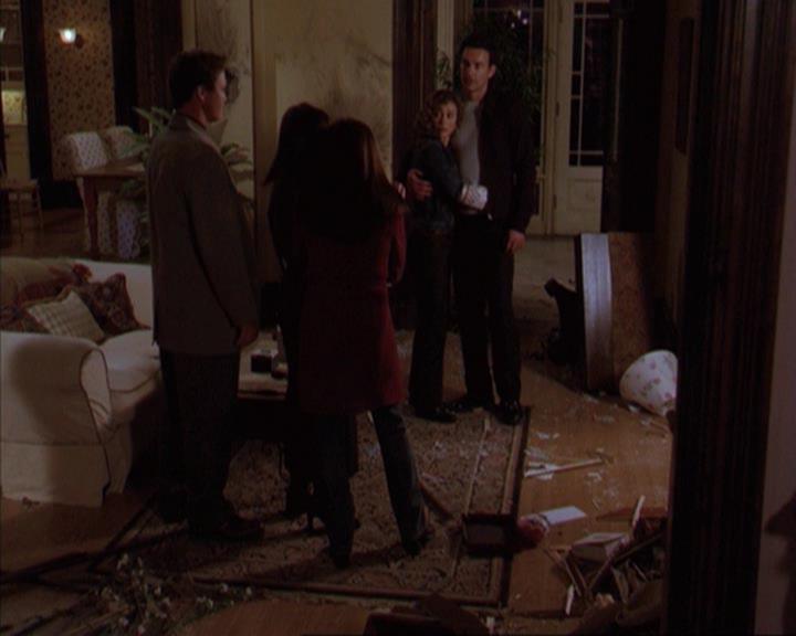 Charmed-Online-dot-316DeathTakesAHalliwell2176.jpg Charmed-Online-dot-316DeathTakesAHalliwell2176.jpg