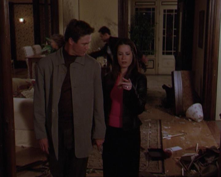Charmed-Online-dot-316DeathTakesAHalliwell2211.jpg Charmed-Online-dot-316DeathTakesAHalliwell2211.jpg