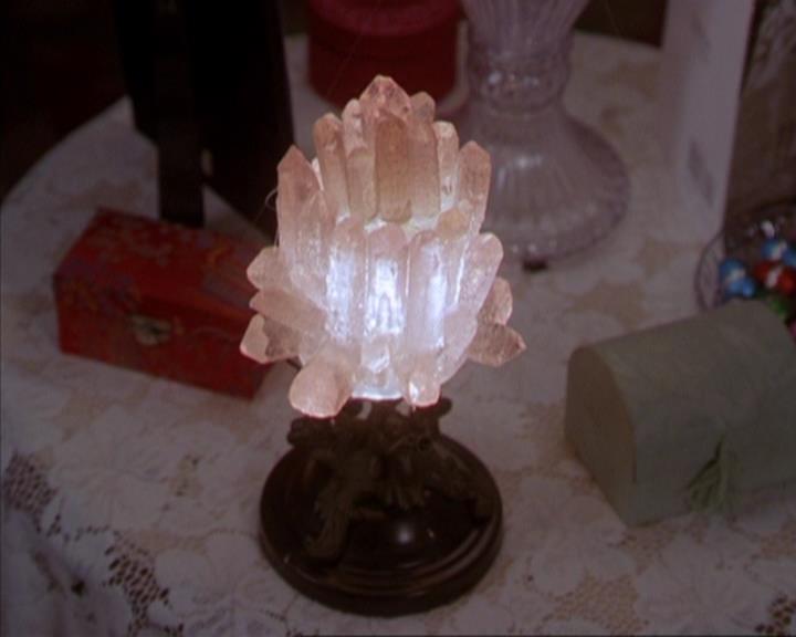 Charmed-Online-dot-316DeathTakesAHalliwell2216.jpg Charmed-Online-dot-316DeathTakesAHalliwell2216.jpg