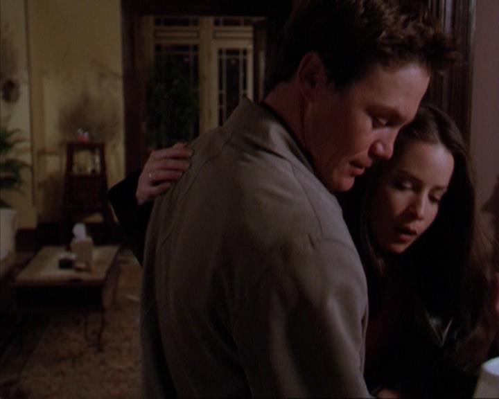 Charmed-Online-dot-316DeathTakesAHalliwell2230.jpg