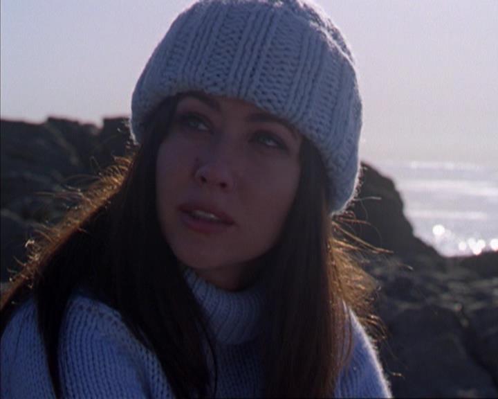 Charmed-Online-dot-316DeathTakesAHalliwell2265.jpg Charmed-Online-dot-316DeathTakesAHalliwell2265.jpg