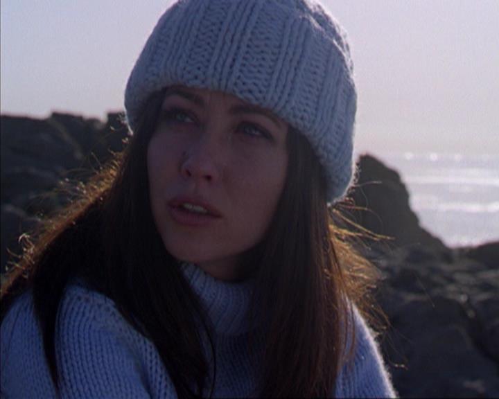 Charmed-Online-dot-316DeathTakesAHalliwell2270.jpg Charmed-Online-dot-316DeathTakesAHalliwell2270.jpg