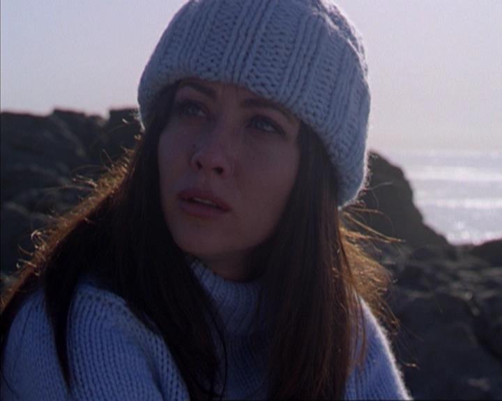 Charmed-Online-dot-316DeathTakesAHalliwell2274.jpg Charmed-Online-dot-316DeathTakesAHalliwell2274.jpg