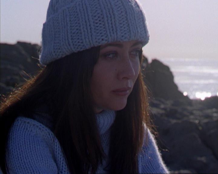 Charmed-Online-dot-316DeathTakesAHalliwell2287.jpg Charmed-Online-dot-316DeathTakesAHalliwell2287.jpg