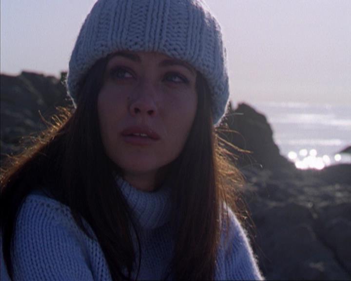 Charmed-Online-dot-316DeathTakesAHalliwell2295.jpg Charmed-Online-dot-316DeathTakesAHalliwell2295.jpg