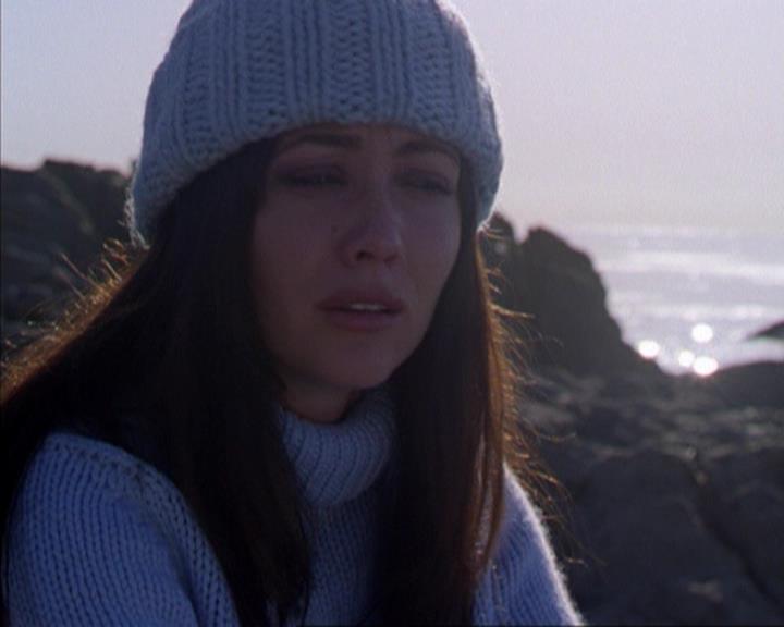 Charmed-Online-dot-316DeathTakesAHalliwell2296.jpg Charmed-Online-dot-316DeathTakesAHalliwell2296.jpg