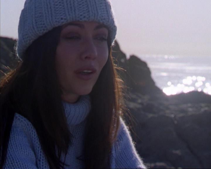 Charmed-Online-dot-316DeathTakesAHalliwell2299.jpg Charmed-Online-dot-316DeathTakesAHalliwell2299.jpg