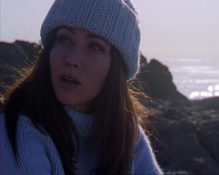 Charmed-Online-dot-316DeathTakesAHalliwell2307.jpg Charmed-Online-dot-316DeathTakesAHalliwell2307.jpg