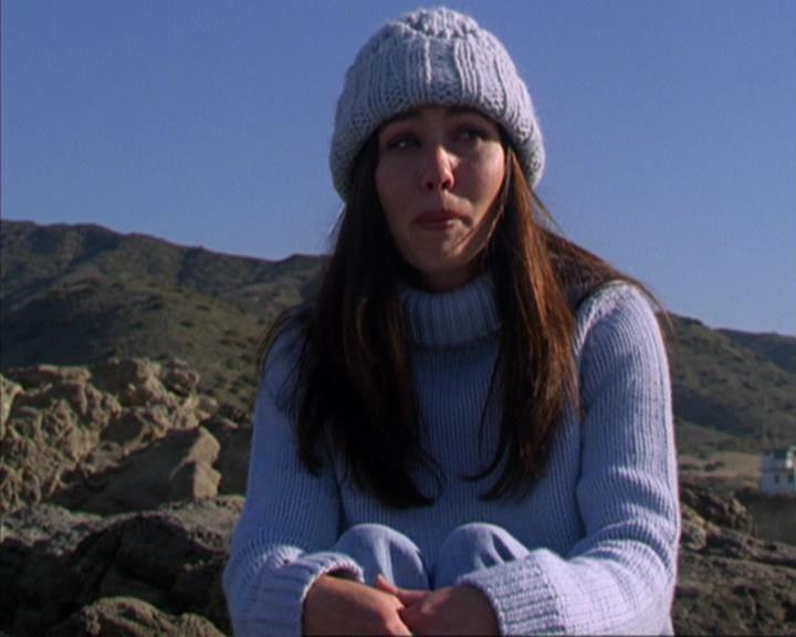 Charmed-Online-dot-316DeathTakesAHalliwell2324.jpg Charmed-Online-dot-316DeathTakesAHalliwell2324.jpg