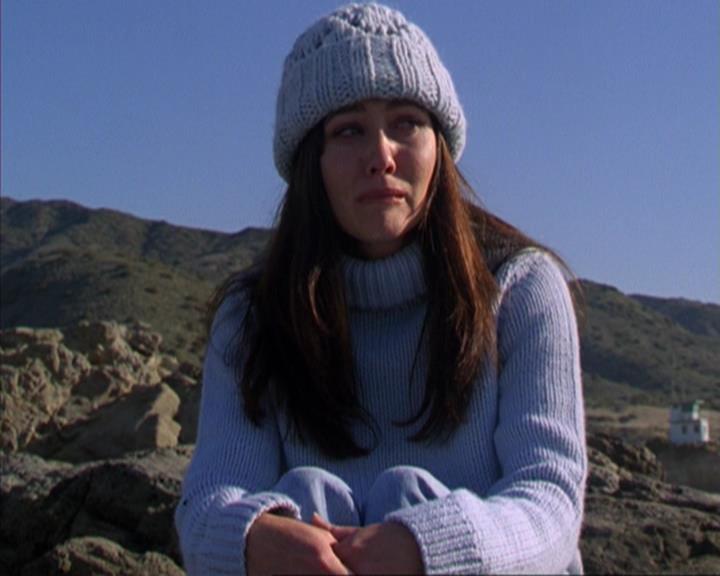 Charmed-Online-dot-316DeathTakesAHalliwell2325.jpg Charmed-Online-dot-316DeathTakesAHalliwell2325.jpg