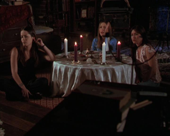 Charmed-Online-dot-317Pre-Witched0975.jpg Charmed-Online-dot-317Pre-Witched0975.jpg