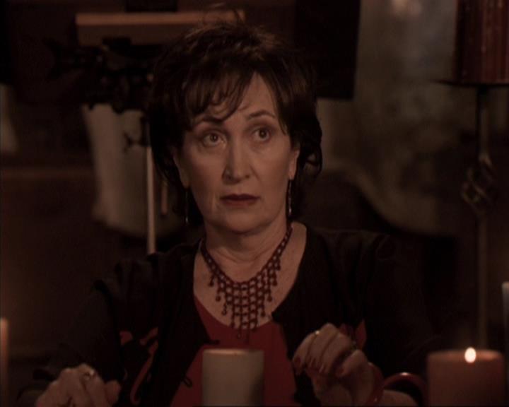 Charmed-Online-dot-317Pre-Witched1064.jpg Charmed-Online-dot-317Pre-Witched1064.jpg