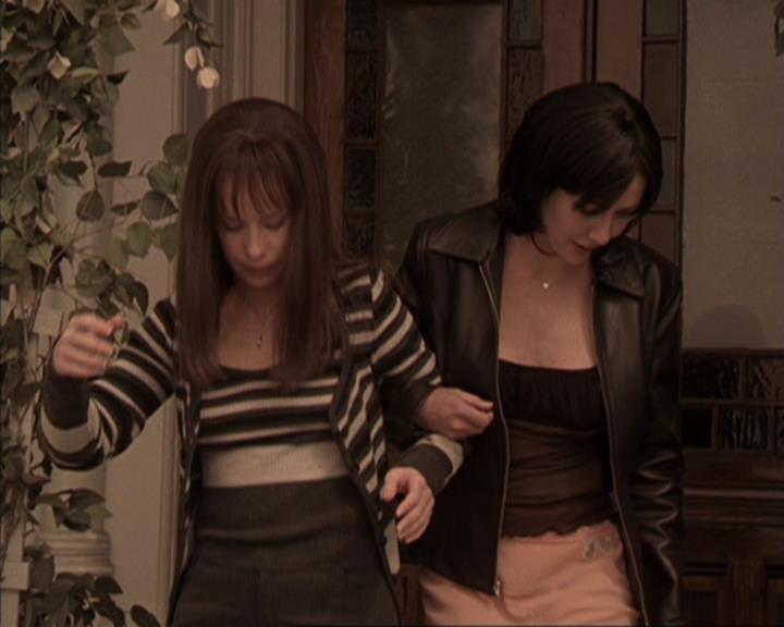 Charmed-Online-dot-317Pre-Witched1222.jpg Charmed-Online-dot-317Pre-Witched1222.jpg