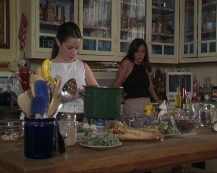 Charmed-Online-dot-317Pre-Witched1396.jpg Charmed-Online-dot-317Pre-Witched1396.jpg