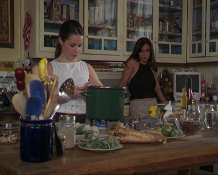 Charmed-Online-dot-317Pre-Witched1399.jpg Charmed-Online-dot-317Pre-Witched1399.jpg