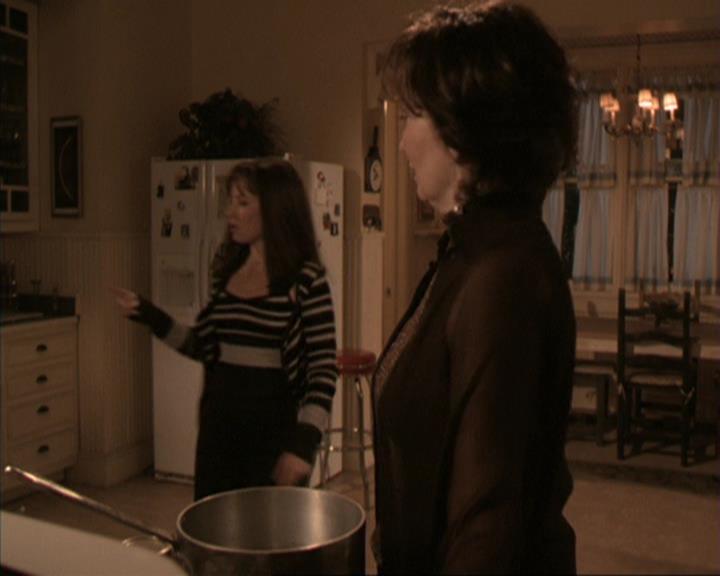 Charmed-Online-dot-317Pre-Witched1439.jpg Charmed-Online-dot-317Pre-Witched1439.jpg