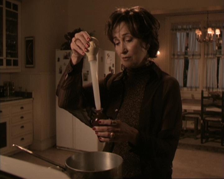 Charmed-Online-dot-317Pre-Witched1556.jpg Charmed-Online-dot-317Pre-Witched1556.jpg