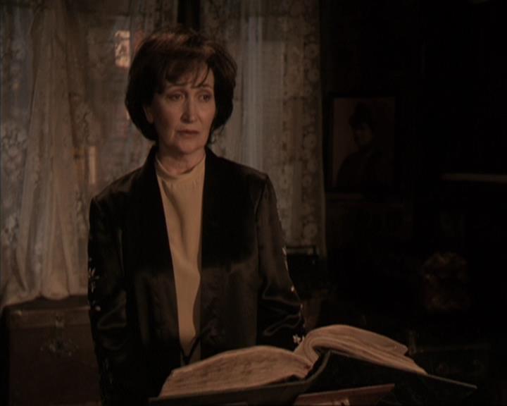 Charmed-Online-dot-317Pre-Witched1655.jpg Charmed-Online-dot-317Pre-Witched1655.jpg