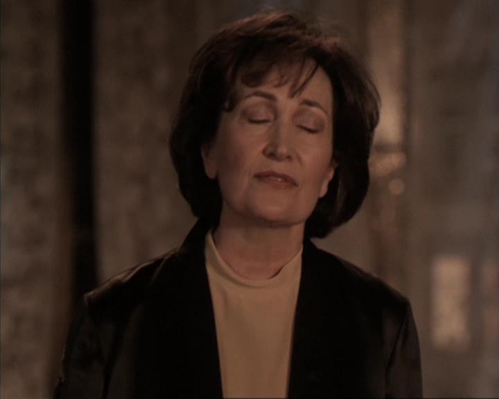 Charmed-Online-dot-317Pre-Witched1665.jpg Charmed-Online-dot-317Pre-Witched1665.jpg