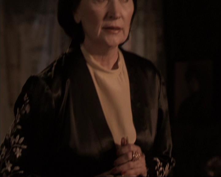 Charmed-Online-dot-317Pre-Witched1731.jpg Charmed-Online-dot-317Pre-Witched1731.jpg