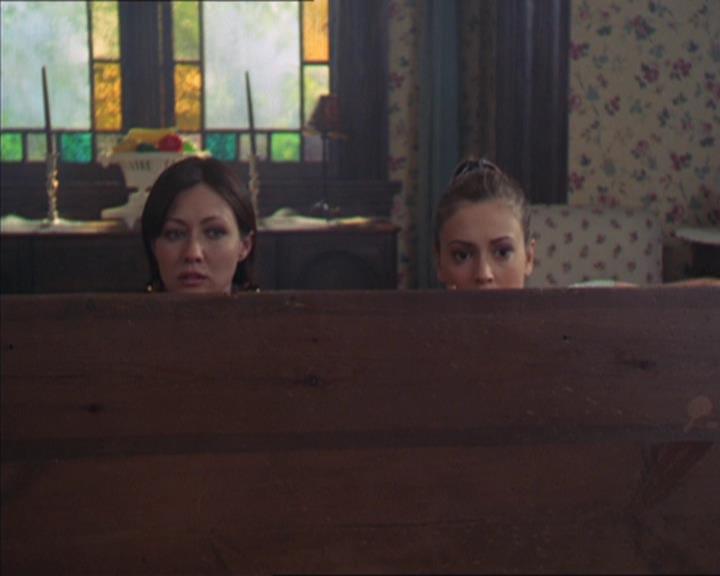 Charmed-Online-dot-320LookWhosBarking0485.jpg Charmed-Online-dot-320LookWhosBarking0485.jpg