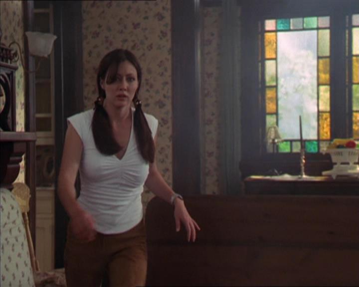 Charmed-Online-dot-320LookWhosBarking0491.jpg Charmed-Online-dot-320LookWhosBarking0491.jpg