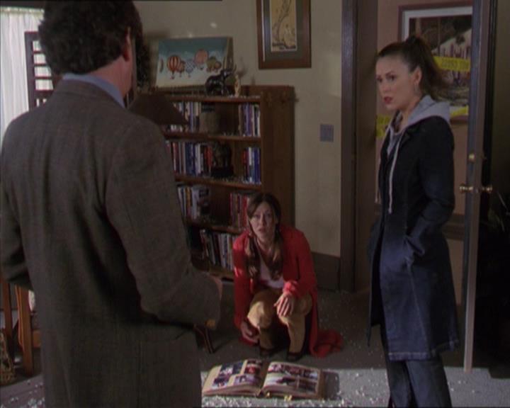 Charmed-Online-dot-320LookWhosBarking0627.jpg Charmed-Online-dot-320LookWhosBarking0627.jpg