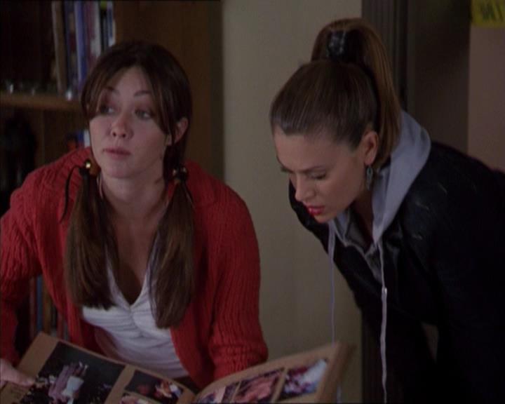 Charmed-Online-dot-320LookWhosBarking0655.jpg Charmed-Online-dot-320LookWhosBarking0655.jpg